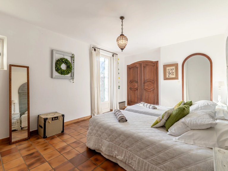Villa for Sale in Bonnieux, The Luberon / Vaucluse 14