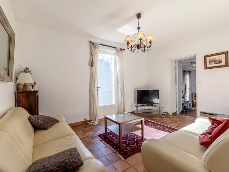 Villa for Sale in Bonnieux, The Luberon / Vaucluse 15