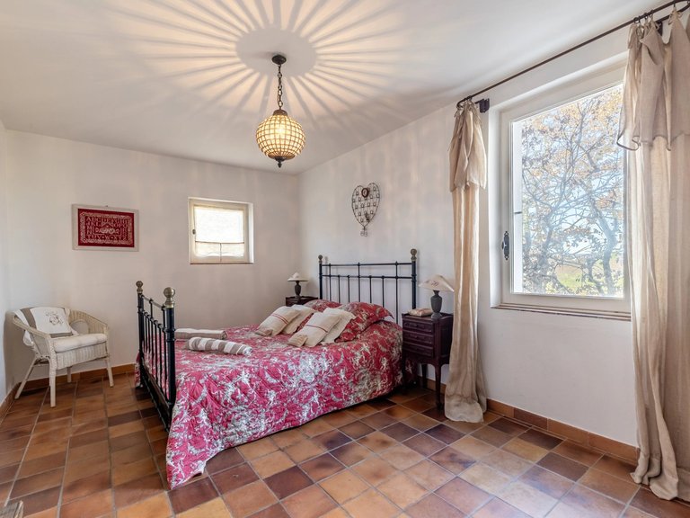 Villa for Sale in Bonnieux, The Luberon / Vaucluse 17