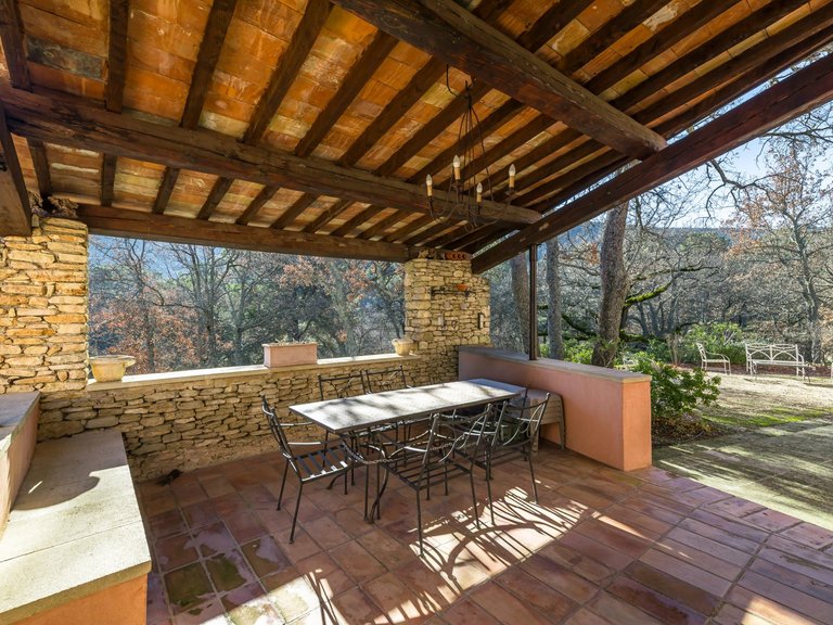 Villa for Sale in Bonnieux, The Luberon / Vaucluse 18