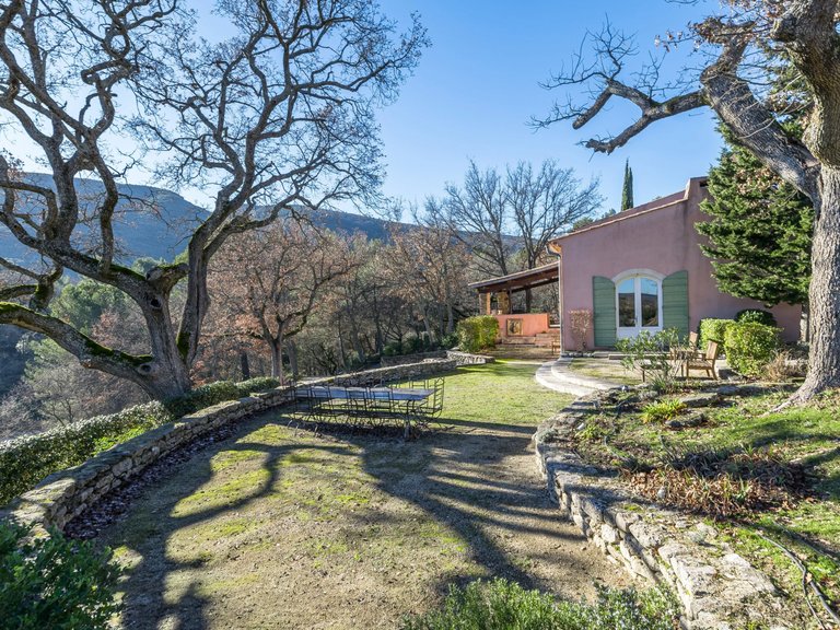Villa for Sale in Bonnieux, The Luberon / Vaucluse 19