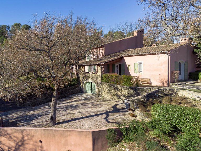 Villa for Sale in Bonnieux, The Luberon / Vaucluse 4