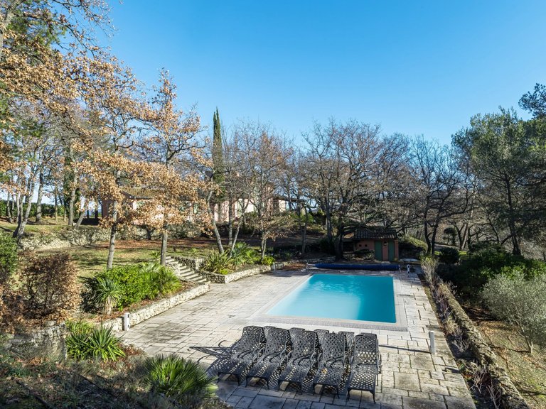Villa for Sale in Bonnieux, The Luberon / Vaucluse 9