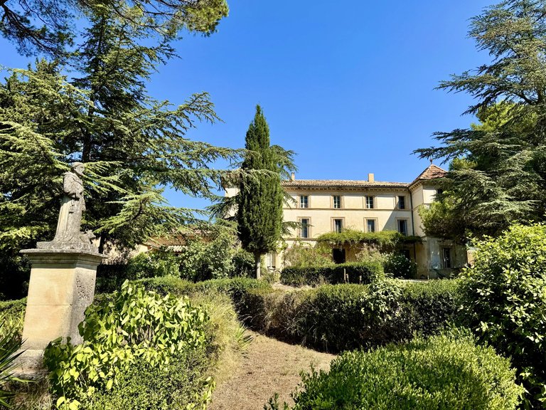 Villa for Sale in Gordes, The Luberon / Vaucluse 12