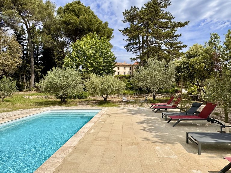 Villa for Sale in Gordes, The Luberon / Vaucluse 5