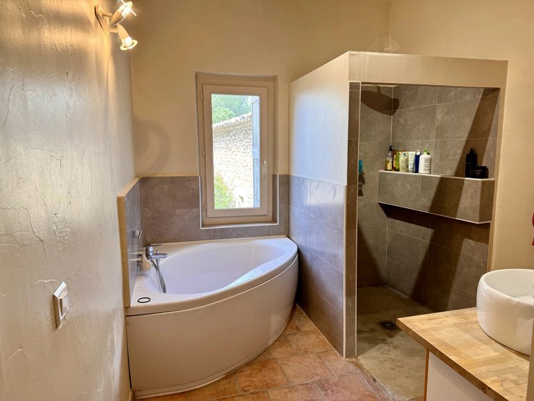 Villa for Sale in Gordes, The Luberon / Vaucluse 7