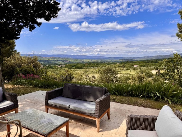 Villa for Sale in Gordes, The Luberon / Vaucluse 9