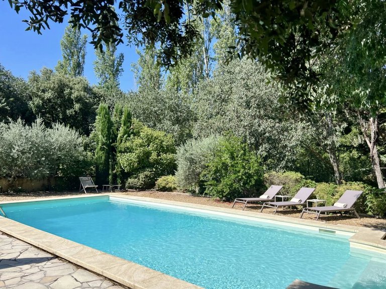 Villa for Sale in Gordes, The Luberon / Vaucluse 2