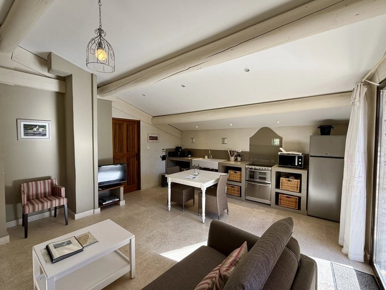 Villa for Sale in Gordes, The Luberon / Vaucluse 3