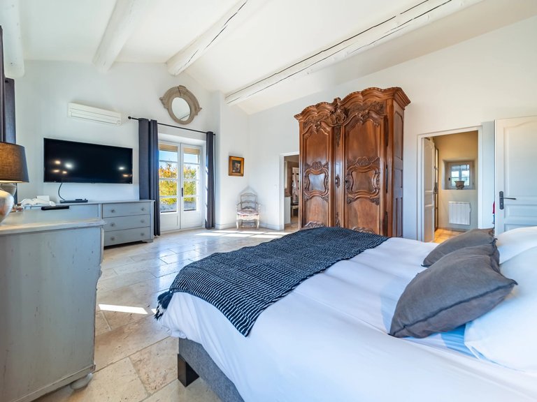 Villa for Sale in Robion, The Luberon / Vaucluse 17