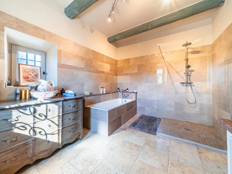 Villa for Sale in Robion, The Luberon / Vaucluse 20