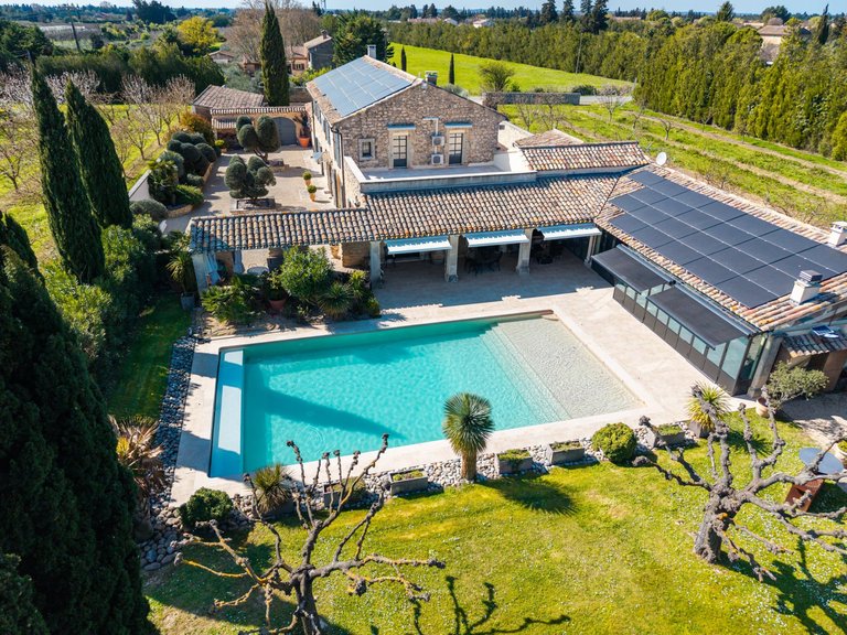 Villa for Sale in Robion, The Luberon / Vaucluse 4