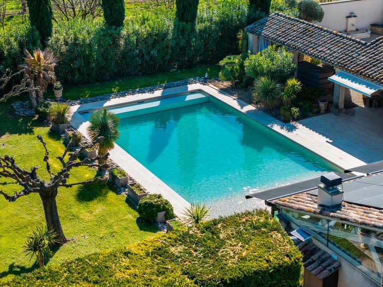 Villa for Sale in Robion, The Luberon / Vaucluse 8
