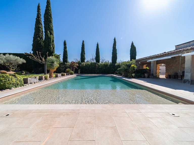 Villa for Sale in Robion, The Luberon / Vaucluse 10