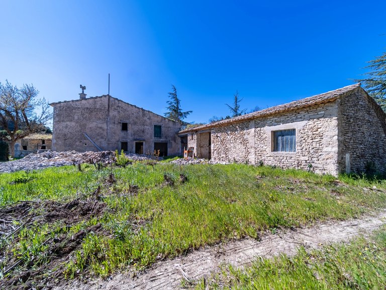 Villa for Sale in Gordes, The Luberon / Vaucluse 12