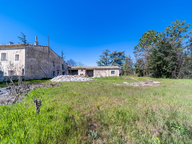 Villa for Sale in Gordes, The Luberon / Vaucluse 14