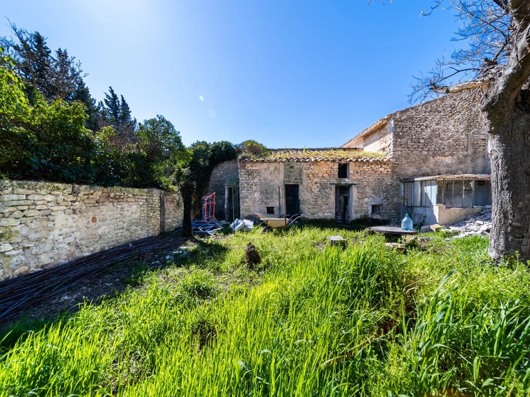 Villa for Sale in Gordes, The Luberon / Vaucluse 16