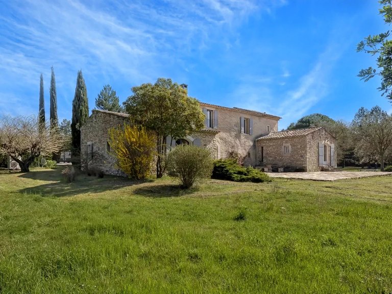 Villa for Sale in Menerbes, The Luberon / Vaucluse 10