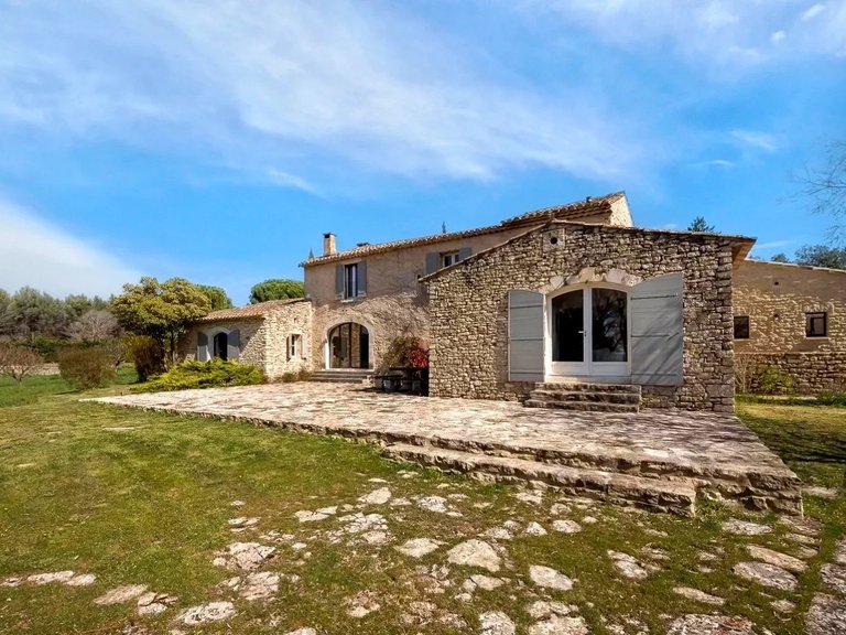 Villa for Sale in Menerbes, The Luberon / Vaucluse 12