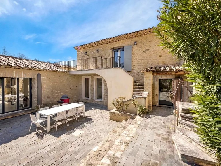 Villa for Sale in Menerbes, The Luberon / Vaucluse 13