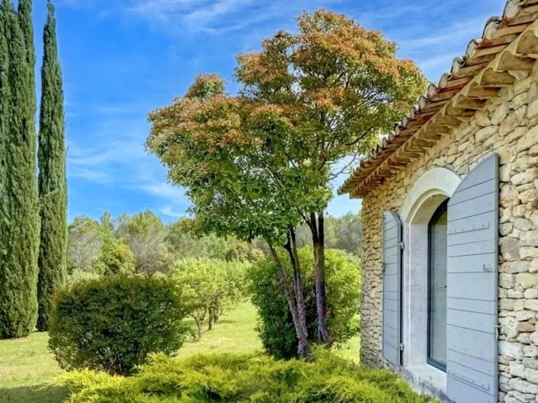 Villa for Sale in Menerbes, The Luberon / Vaucluse 15