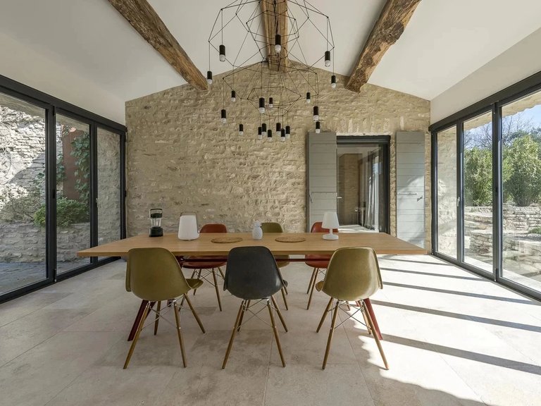 Villa for Sale in Menerbes, The Luberon / Vaucluse 1