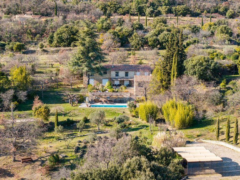 Villa for Sale in Murs, The Luberon / Vaucluse 1