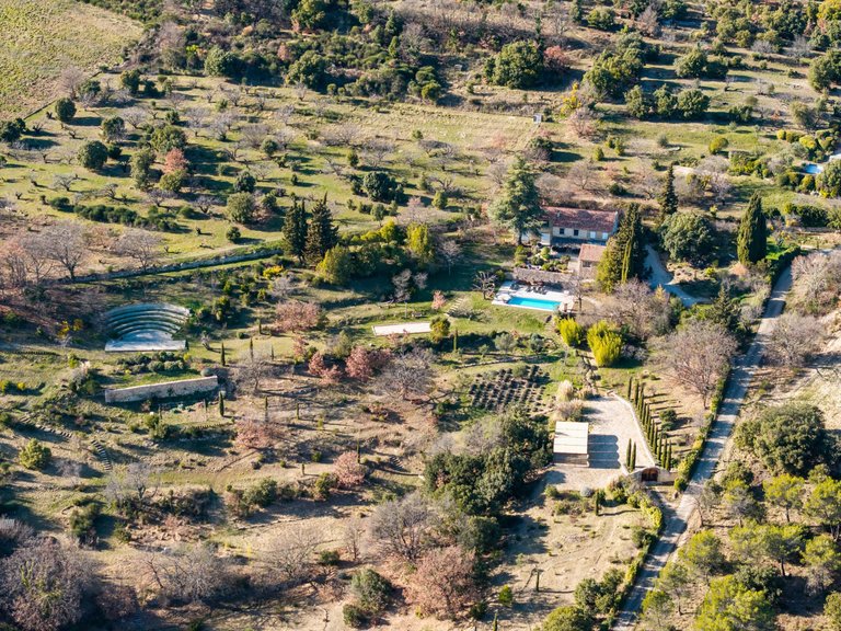 Villa for Sale in Murs, The Luberon / Vaucluse 9