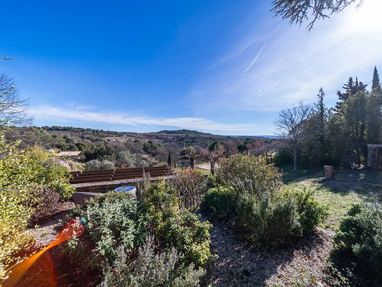 Villa for Sale in Murs, The Luberon / Vaucluse 12