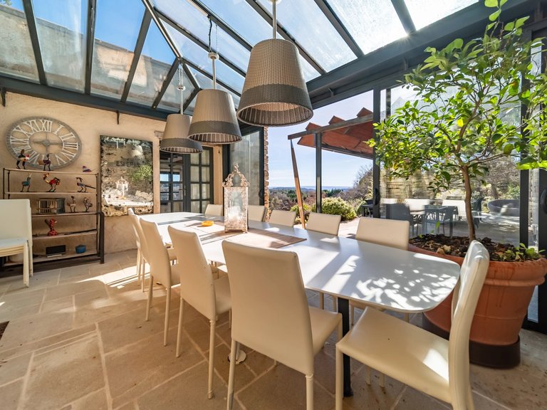 Villa for Sale in Murs, The Luberon / Vaucluse 2