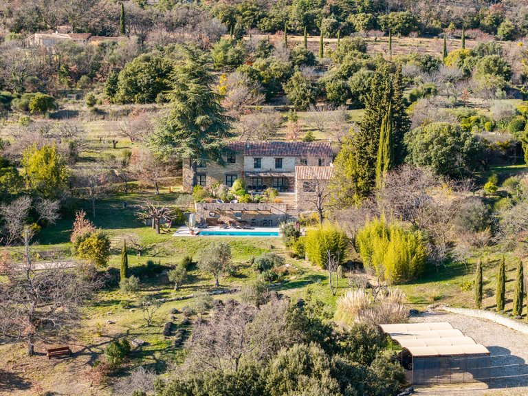 Villa for Sale in Murs, The Luberon / Vaucluse 13