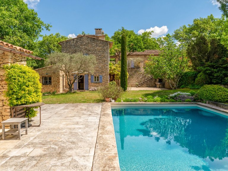 Villa for Sale in Gordes, The Luberon / Vaucluse 2