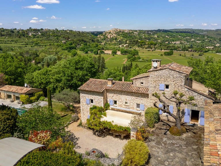 Villa for Sale in Gordes, The Luberon / Vaucluse 3