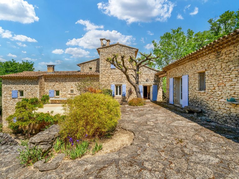Villa for Sale in Gordes, The Luberon / Vaucluse 4