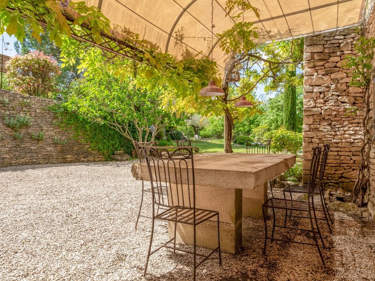 Villa for Sale in Gordes, The Luberon / Vaucluse 5