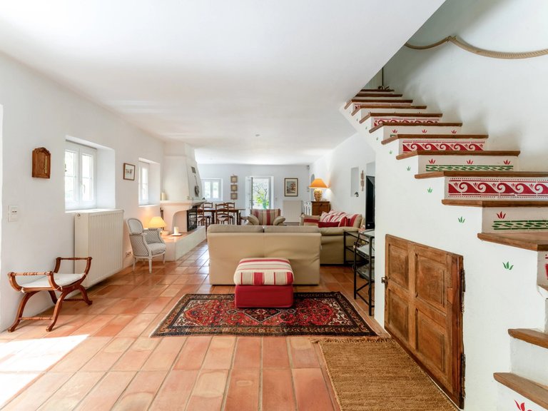 Villa for Sale in Gordes, The Luberon / Vaucluse 6
