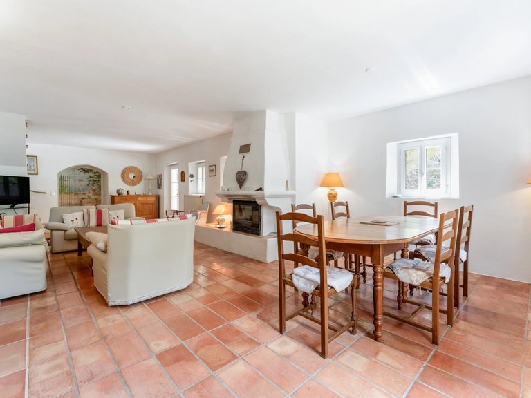 Villa for Sale in Gordes, The Luberon / Vaucluse 7
