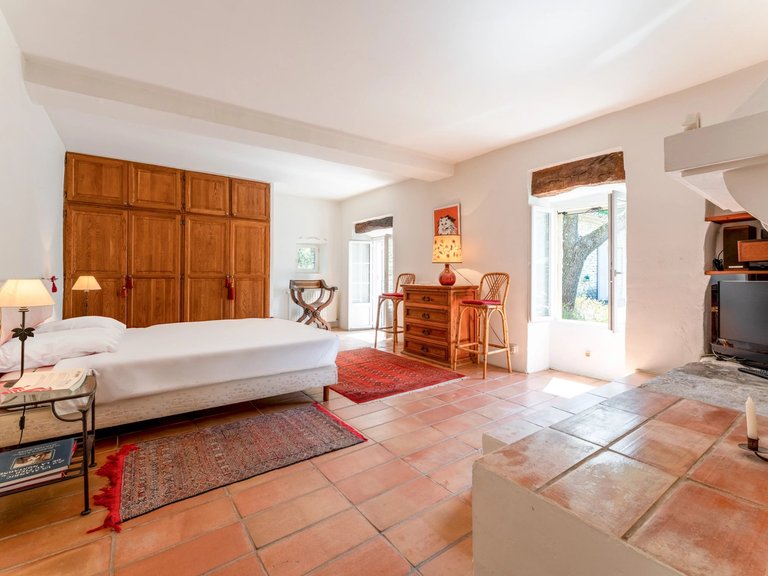 Villa for Sale in Gordes, The Luberon / Vaucluse 10