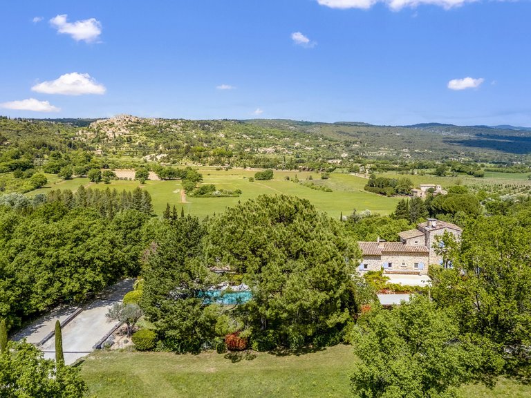 Villa for Sale in Gordes, The Luberon / Vaucluse 11
