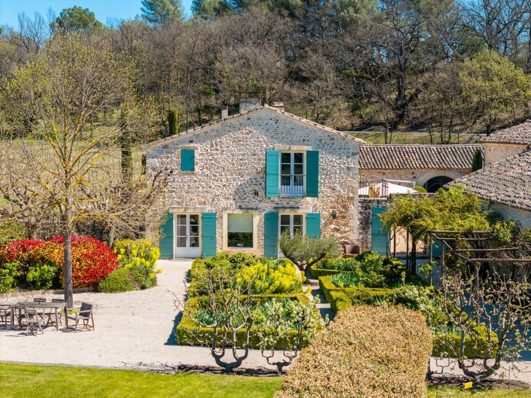 Villa for Sale in Goult, The Luberon / Vaucluse 1