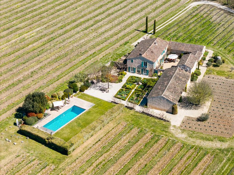 Villa for Sale in Goult, The Luberon / Vaucluse 2