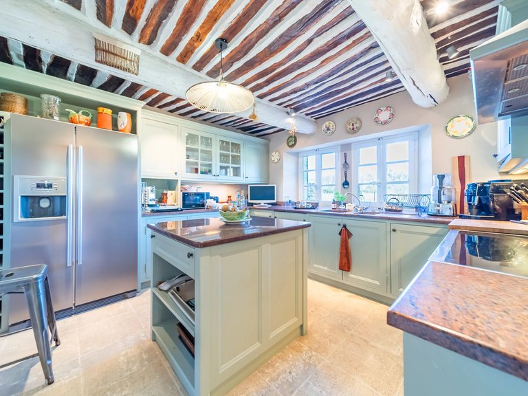 Villa for Sale in Goult, The Luberon / Vaucluse 12
