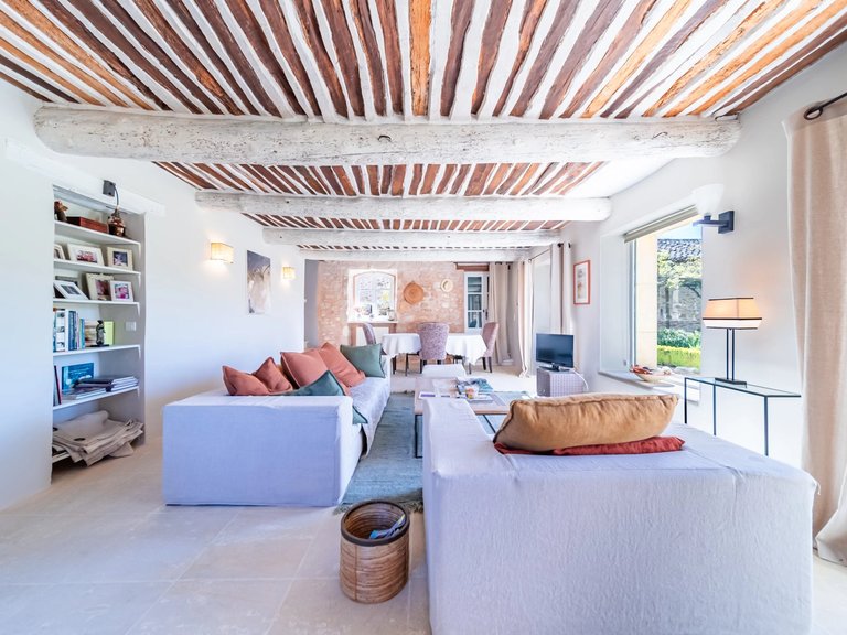 Villa for Sale in Goult, The Luberon / Vaucluse 13