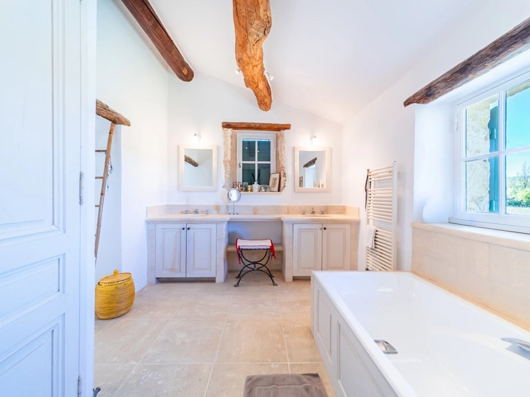 Villa for Sale in Goult, The Luberon / Vaucluse 15