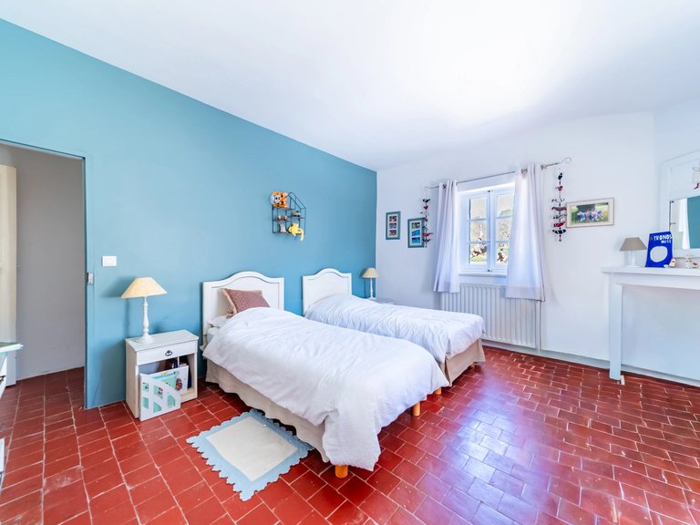 Villa for Sale in Goult, The Luberon / Vaucluse 18