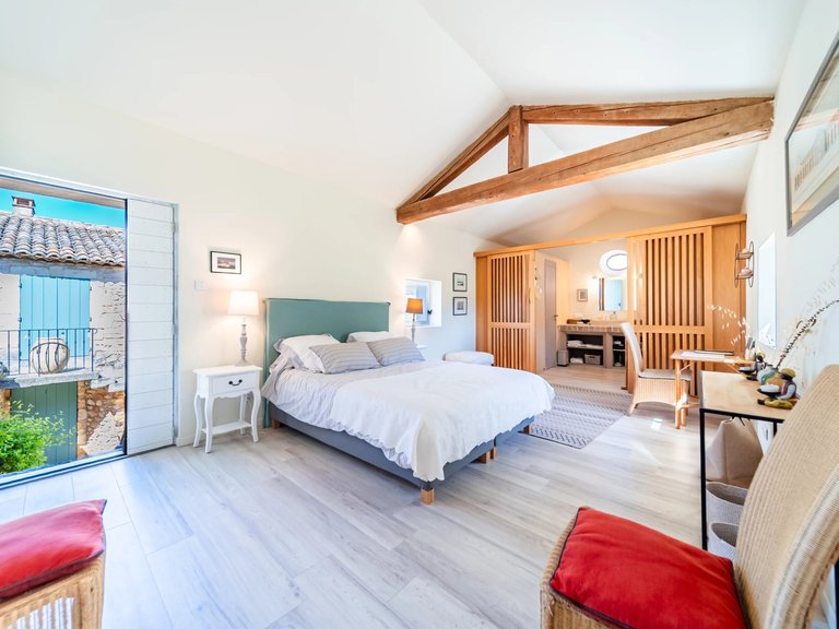 Villa for Sale in Goult, The Luberon / Vaucluse 9