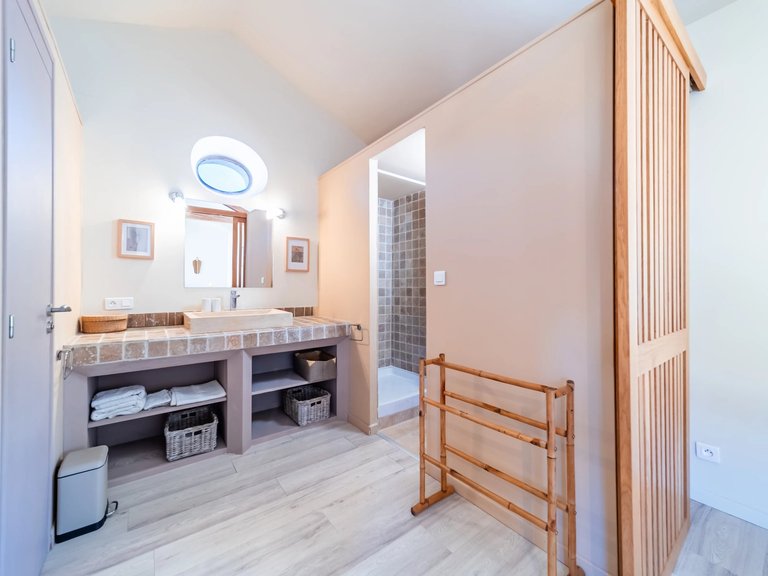Villa for Sale in Goult, The Luberon / Vaucluse 10