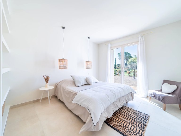 Villa for Sale in Gordes, The Luberon / Vaucluse 11