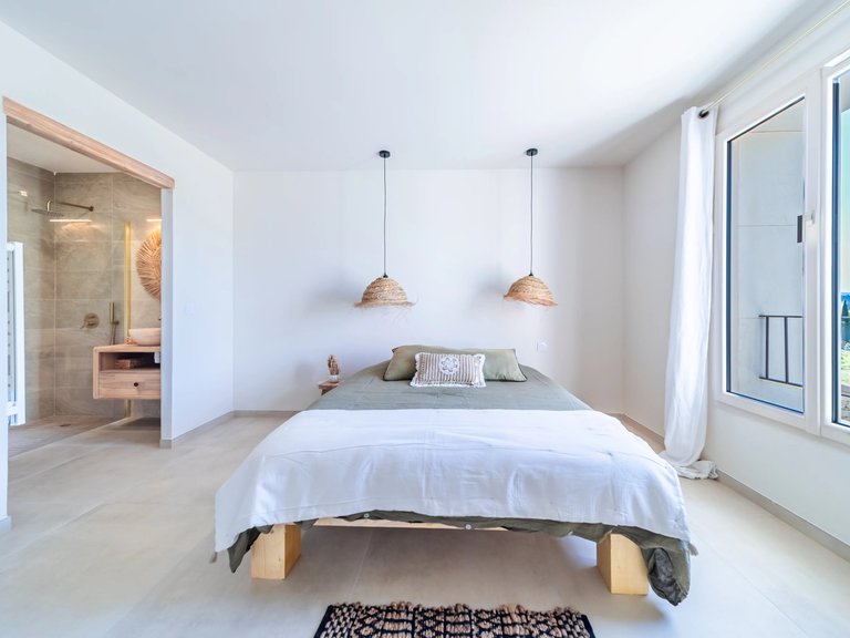 Villa for Sale in Gordes, The Luberon / Vaucluse 13