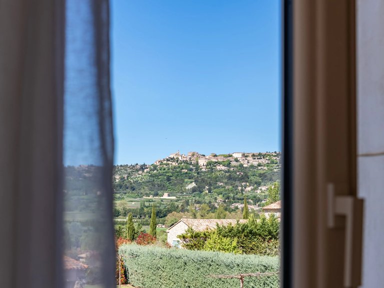 Villa for Sale in Gordes, The Luberon / Vaucluse 16